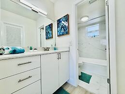 Waterfront 1BR Parking Walk to the Beach