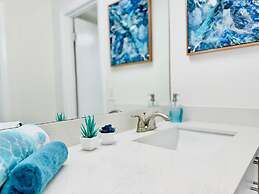 Waterfront 1BR Parking Walk to the Beach