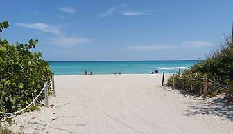 Waterfront 1BR Parking Walk to the Beach