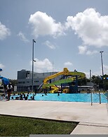 Waterfront 1BR Parking Walk to the Beach