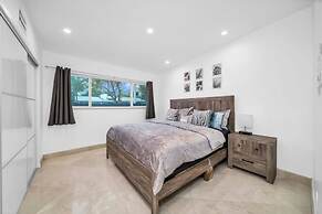 Elegant Home With Heated Pool