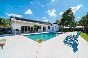 Elegant Home With Heated Pool