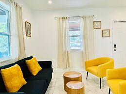 Modern 2-bedroom Retreat Near Beach Airport