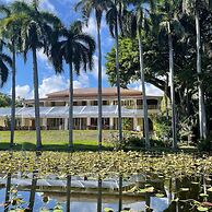 Modern 2-bedroom Retreat Near Beach Airport