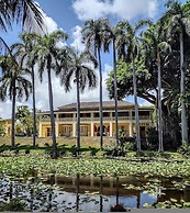 Modern 2-bedroom Retreat Near Beach Airport