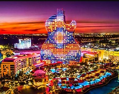 Modern 2-bedroom Retreat Near Beach Airport