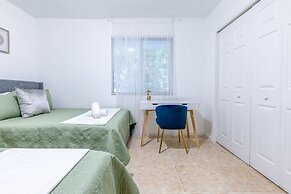 Enjoy Miami Top Location Free Parking Book Now