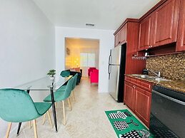 Miami Magic Cozy 2-bedroom Getaway in the City