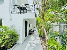 Miami Magic Cozy 2-bedroom Getaway in the City