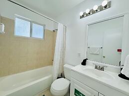 Miami Magic Cozy 2-bedroom Getaway in the City