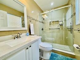 Riverfront King Bed Pool Nearby Beach