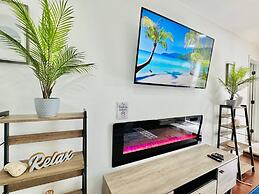 Riverfront King Bed Pool Nearby Beach