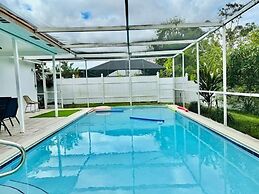 Riverfront King Bed Pool Nearby Beach