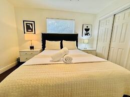 Riverfront King Bed Pool Nearby Beach