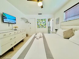 Riverfront King Bed Pool Nearby Beach