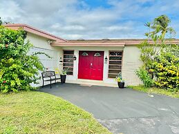 Riverfront King Bed Pool Nearby Beach