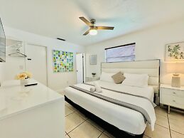 Riverfront King Bed Pool Nearby Beach