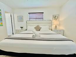 Riverfront King Bed Pool Nearby Beach