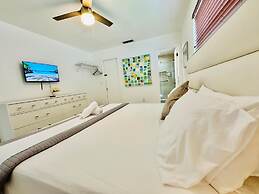 Riverfront King Bed Pool Nearby Beach