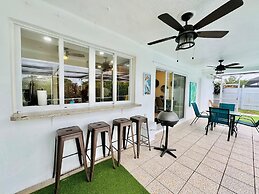 Riverfront King Bed Pool Nearby Beach