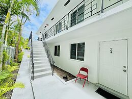 NEW Top Location King bed Free Parking