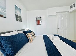 NEW Top Location King bed Free Parking