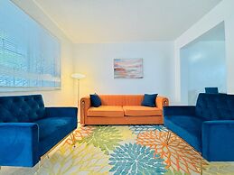 NEW Top Location King bed Free Parking