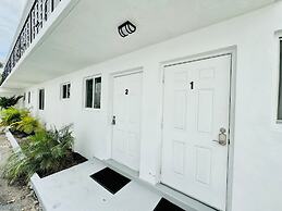 NEW Top Location King bed Free Parking