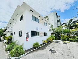 NEW Top Location King bed Free Parking