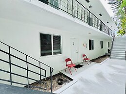 NEW Top Location King bed Free Parking