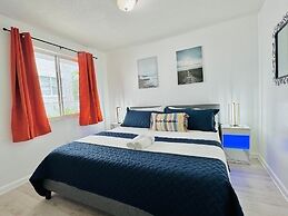 NEW Top Location King bed Free Parking