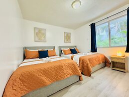 NEW Top Location King bed Free Parking