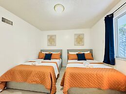 NEW Top Location King bed Free Parking