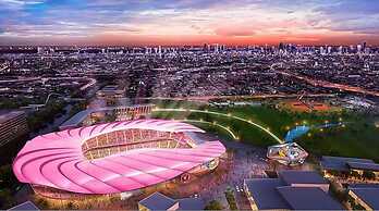 NEW Top Location King bed Free Parking