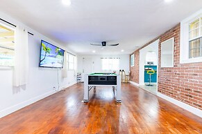 Tropical House Pool Table Jacuzzi Nearby Beach