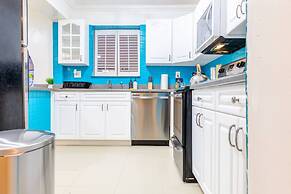 Tropical House Pool Table Jacuzzi Nearby Beach