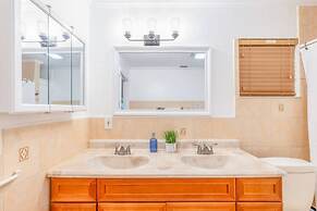 Tropical House Pool Table Jacuzzi Nearby Beach