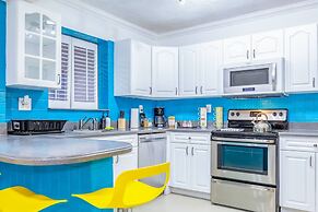 Tropical House Pool Table Jacuzzi Nearby Beach