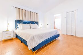 Tropical House Pool Table Jacuzzi Nearby Beach