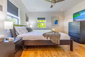 Beachside Bliss Lush Private Pool BBQ King Bed