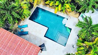 Beachside Bliss Lush Private Pool BBQ King Bed