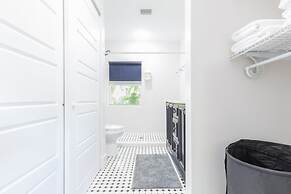 Beachside Bliss Lush Private Pool BBQ King Bed