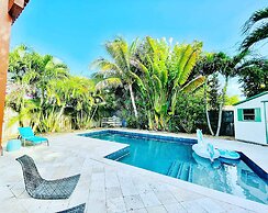 Beachside Bliss Lush Private Pool BBQ King Bed