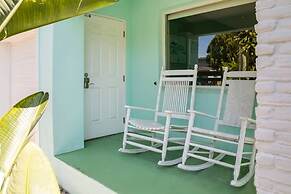 Beachside Bliss Lush Private Pool BBQ King Bed