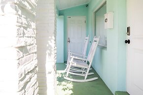 Beachside Bliss Lush Private Pool BBQ King Bed
