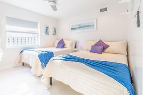 Beachside Bliss Lush Private Pool BBQ King Bed