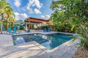 Beachside Bliss Lush Private Pool BBQ King Bed