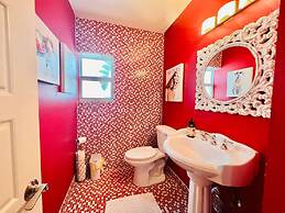 Beachside Bliss Lush Private Pool BBQ King Bed