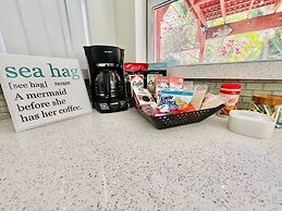 Beachside Bliss Lush Private Pool BBQ King Bed