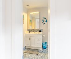 Beachside Bliss Lush Private Pool BBQ King Bed